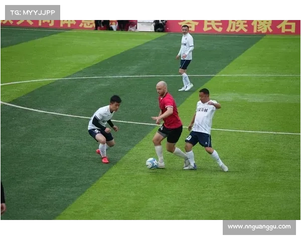 大卫路易斯踢什么位置 深度解析其在球场上的角色与战术意义 大卫路易斯踢什么位置 深度解析其在球场上的角色与战术意义